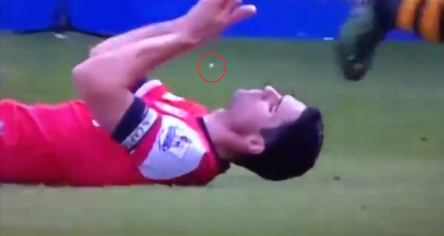 Video bóng đá: Pha va chạm khiến Mikel Arteta gãy răng cửa